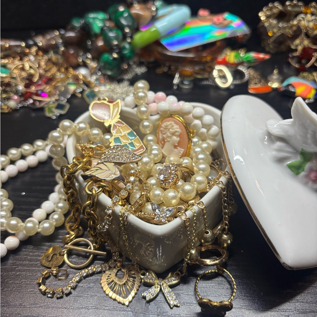 Vintage Theme Jewelry With Trinket Box